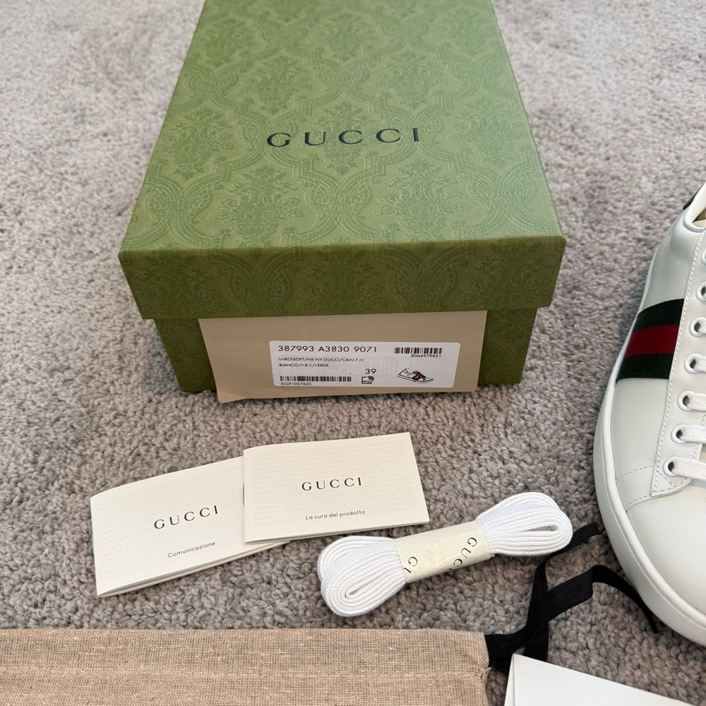 Gucci White Sneakers with Red and Green Accents - Picture 3 of 11